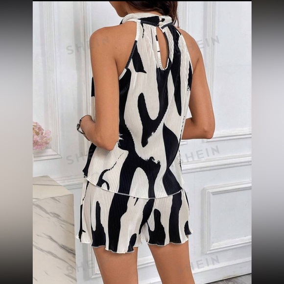 SHEIN pleated 2pc set size small - Picture 2 of 3